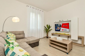 LA SPEZIA - New Home With Netflix & Free Parking